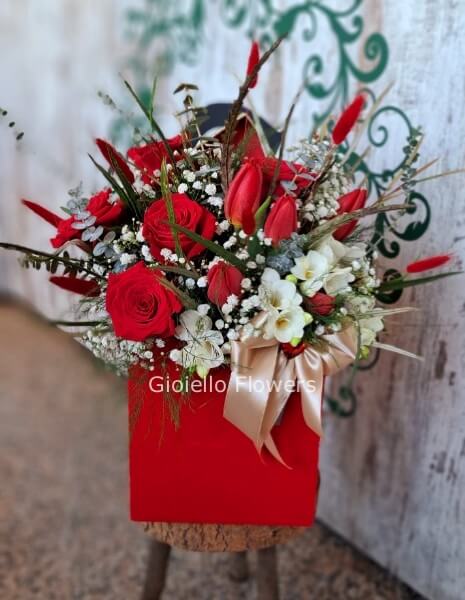 Composizione in box fiori assortiti