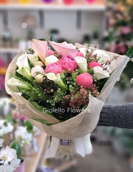 Bouquet di peonie e calle