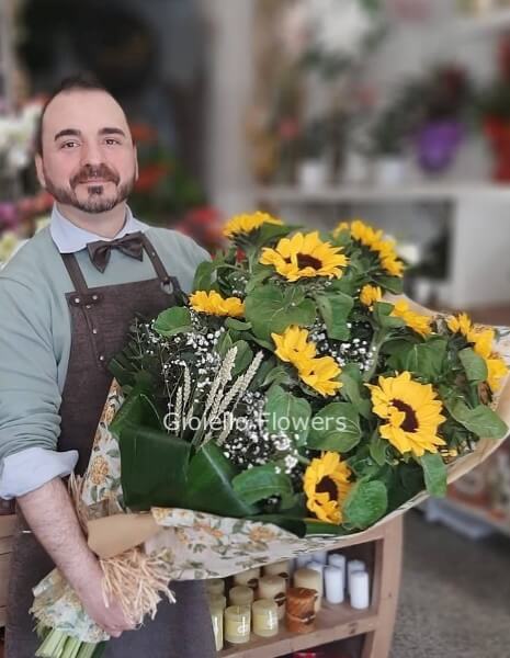 Mazzo decorativo a fascio con girasoli