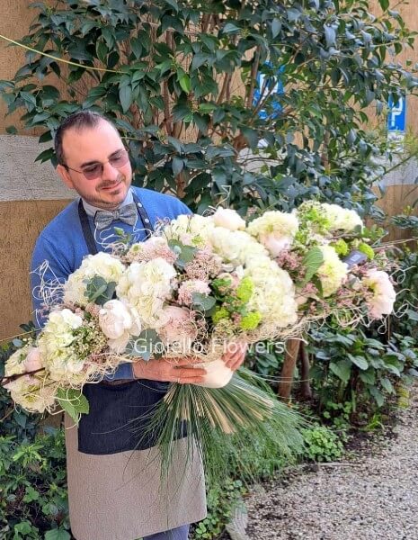 Bouquet artistico con Ortensie e Peonie